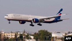 Aeroflot-Russian Airlines Boeing 777-3M0 mendarat di Bandara Internasional Ben Gurion Israel di Lod, timur Tel Aviv. (Foto: AFP/Jack Guez)