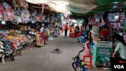 A quiet Canadia Industrial Park Market without bustling shoppers along the Veng Sreng Boulevard in Phnom Penh, Cambodia, Thursday, March 5, 2020. (Nem Sopheakpanha/VOA Khmer) 