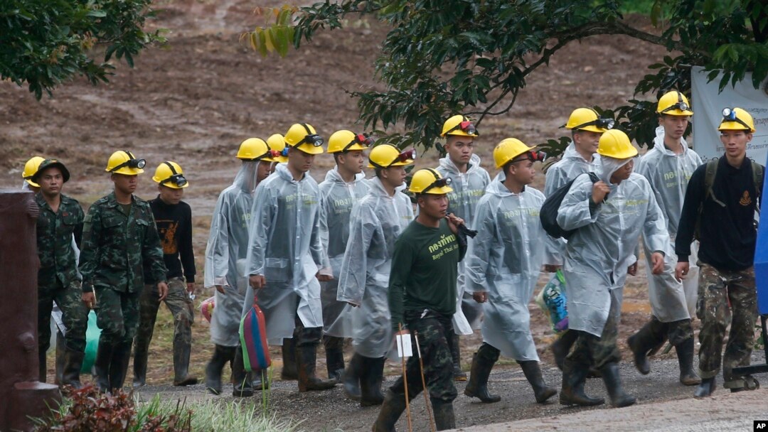 Đội cứu hộ ở hang Tham Luang, Thái Lan.