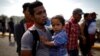 Reportan cifra récord de migrantes salvadoreños detenidos en la frontera sur de EE. UU. en 2021 