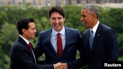 "La integración de la economía nacional en la economía mundial existe, es un hecho", dijo Obama en una rueda de prensa al final de la cumbre de "Los Tres Amigos".