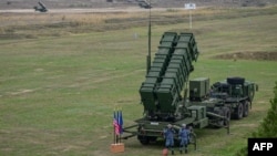 Доставлення в Україну п'ятьох установок Patriot значно посилило б її обороноздатність, а оголошення про це було одним з успіхів саміту НАТО, вважає Джон Гербст, експерт Атлантичної ради. На фото – система Patriot під час навчань у Румунії, 15 листопада 2023 року. AFP