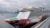 Kapal pesiar "World Dream" di terminal kapal pesiar Kai Tak di Hong Kong, 5 Februari 2020. (Foto: dok). 