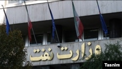آمریکا اعلام کرده از چهار ماه دیگر تحریم های هسته ای علیه خرید نفت جمهوری اسلامی را باز می گرداند. 