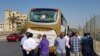 L'explosion a brisé les vitres du bus qui transportait les touristes, près des pyramides de Gizeh au Caire, en Egypte, le 19 mai 2019. REUTERS / Ahmed Fahmy