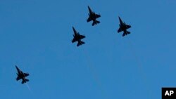 Фото для ілюстрації: проліт американських F-16