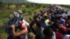 Trump arremete otra vez contra caravana de migrantes 