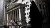 Wall St. cierra al alza tras promesas de ayuda de la Reserva Federal