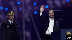 El presidente salvadoreño, Nayib Bukele, durante la ceremonia de apertura de los Juegos Centroamericanos y del Caribe, en el estadio Jorge 'Mágico' González en San Salvador, el 9 de julio de 2023.